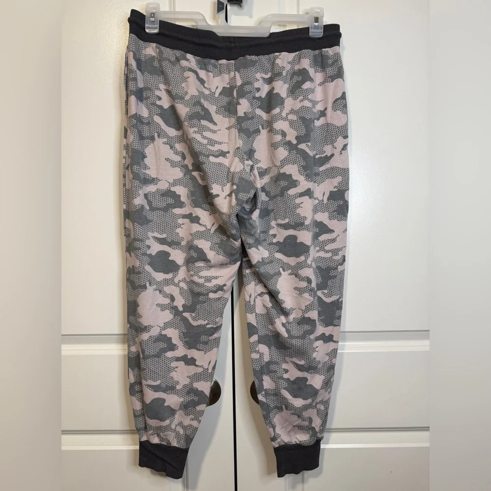 Reebok Camo Jogger Sweatpants Women’s Large Gray Pink Athletic Fleece Loung